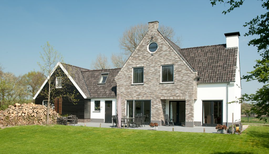 Villa Met Bijgebouw - Geresteijn